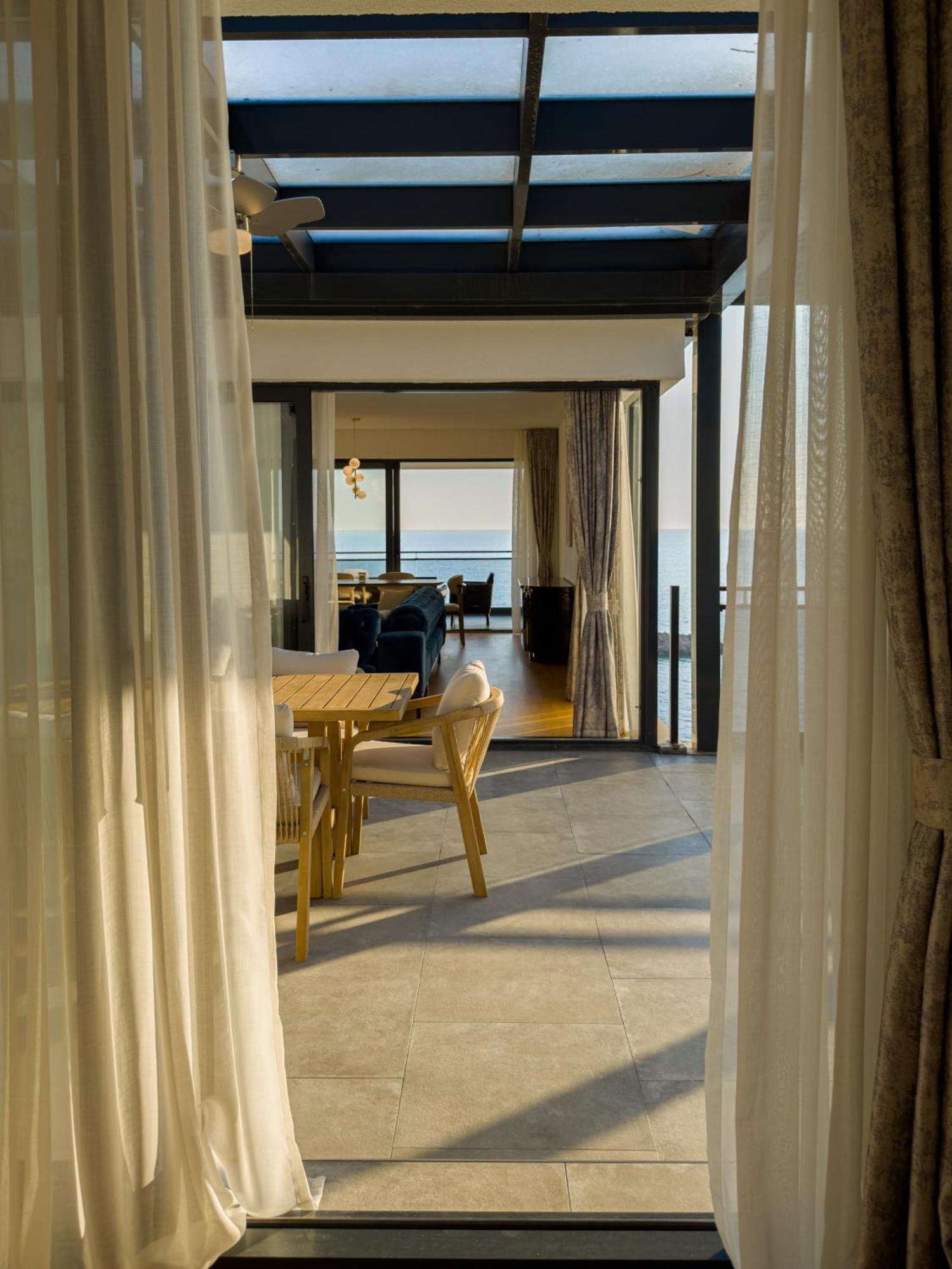 Presidential Sea View